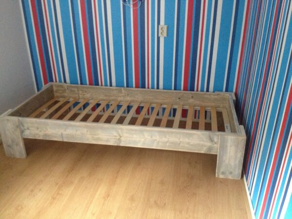 Basic steigerhouten kinderbed