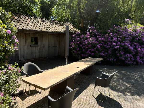 Boomstam picknick tafel van Eikenhout