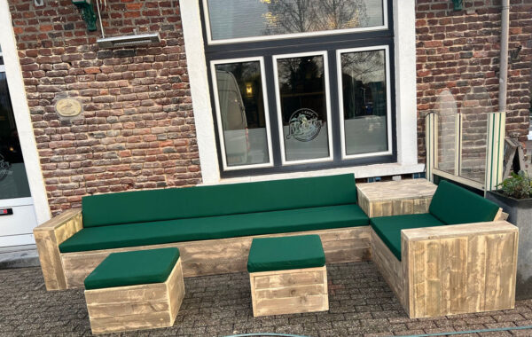 Steigerhouten hoekbank met tafeltje