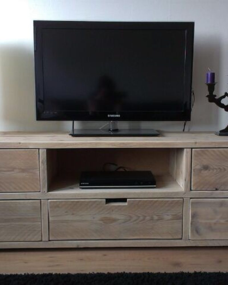 TV lades 1