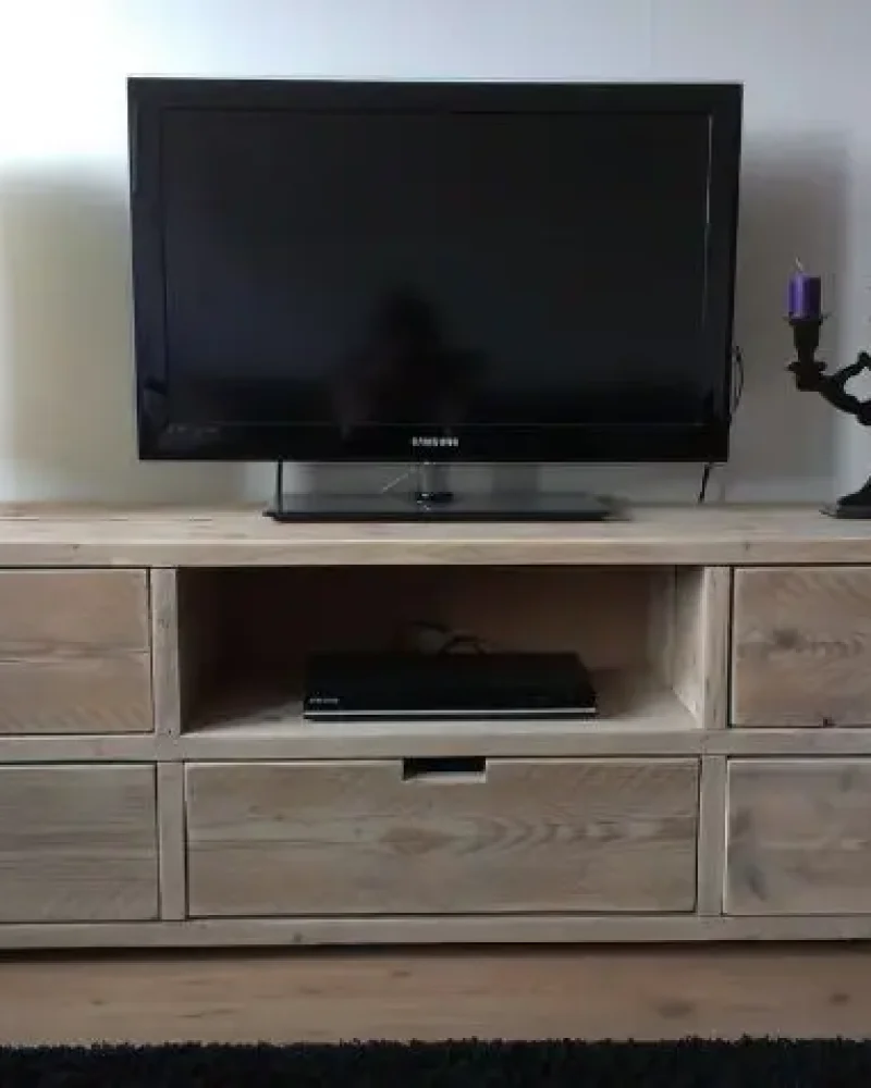 TV lades 1
